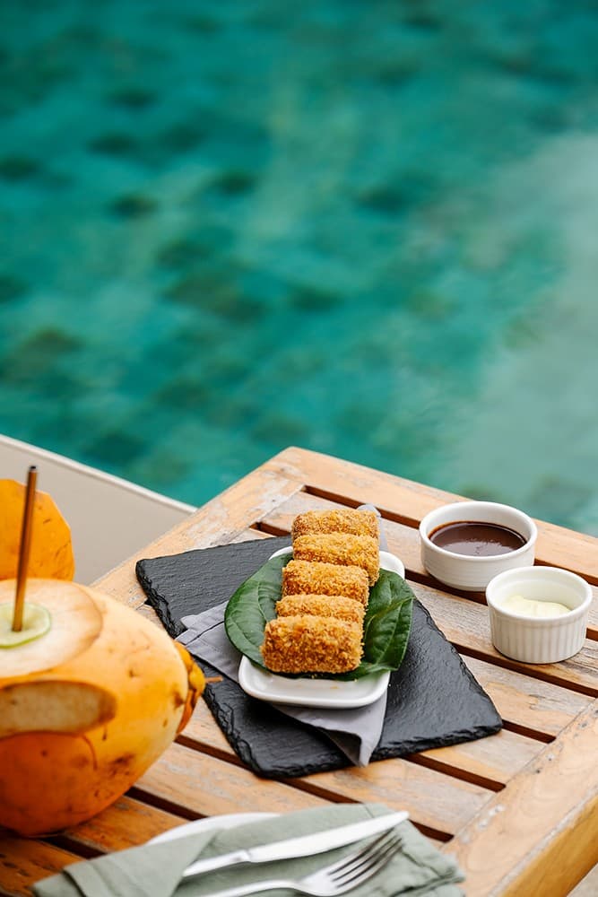Fort Bazaar Galle bread and dip platter