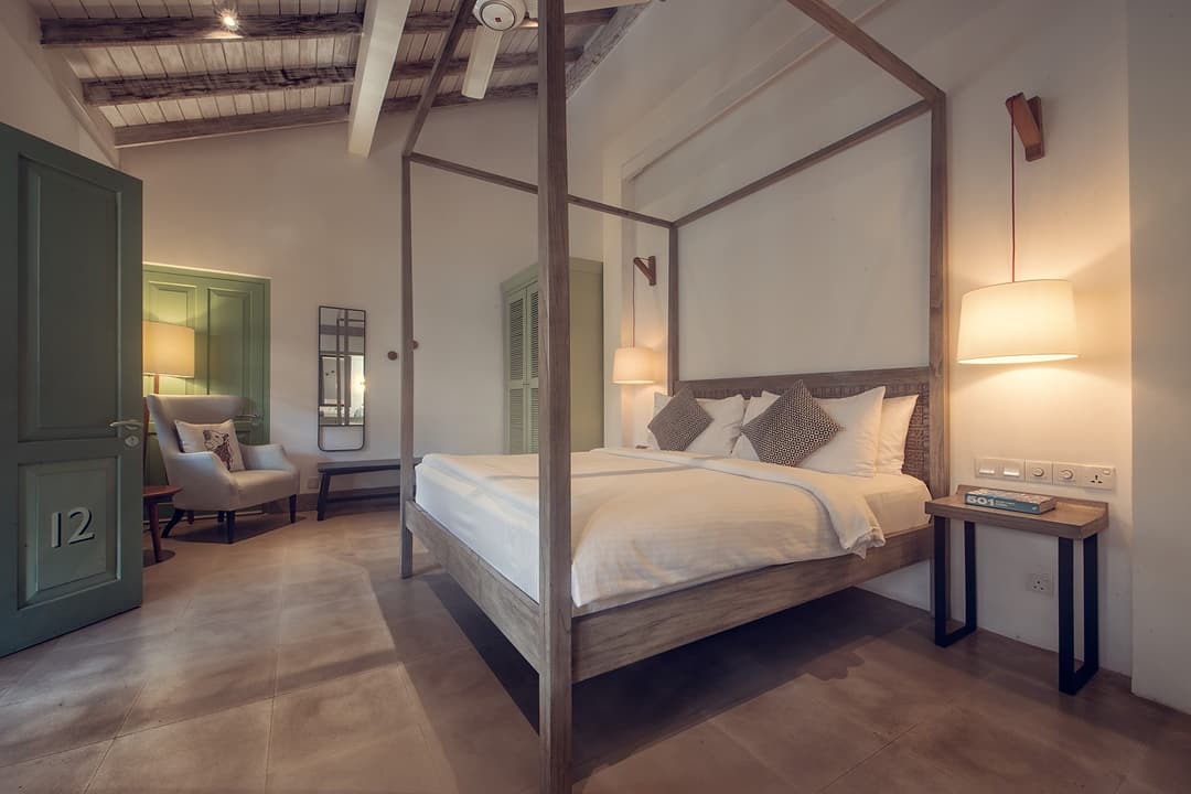 Fort Bazaar Galle Bazaar bedroom with canopy bed