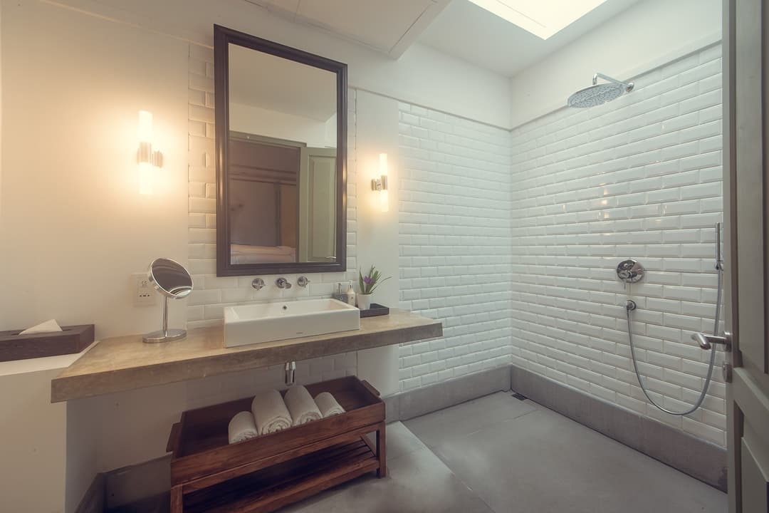 Fort Bazaar Galle Bazaar bathroom with sink and shower