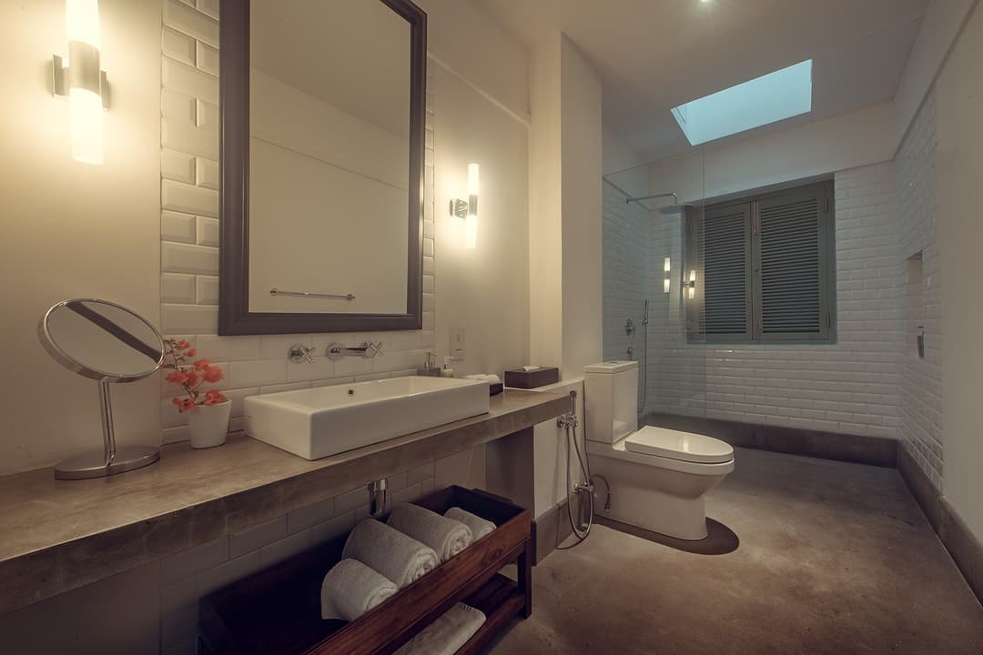 Fort Bazaar Galle Banyan bathroom with skylight