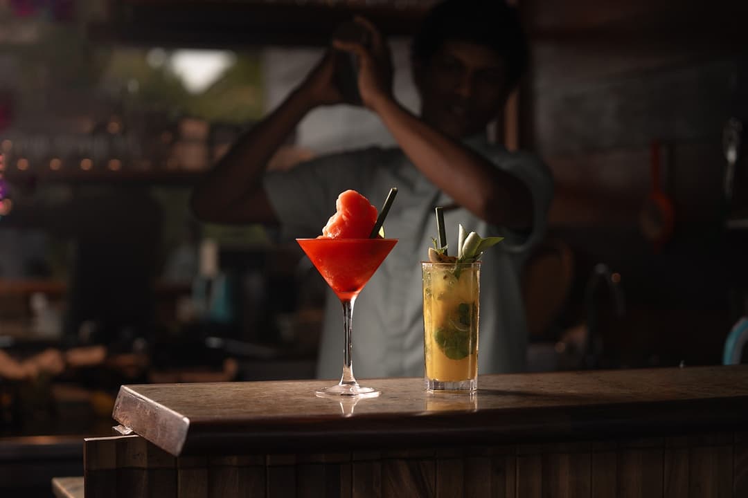 Tri Ahangama bar cocktail preparation