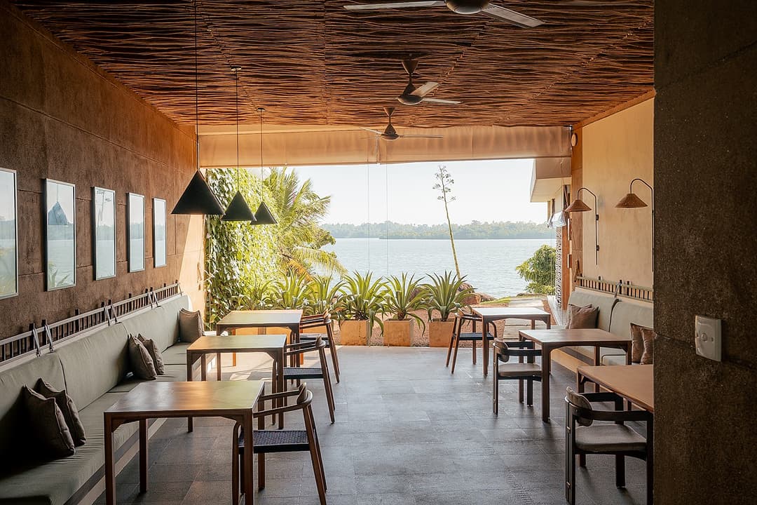 Tri Ahangama restaurant open air seating
