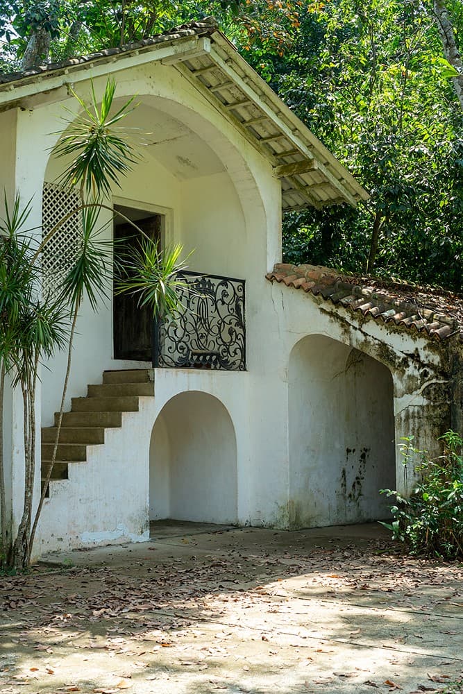 Lunuganga Gate House exterior stairway