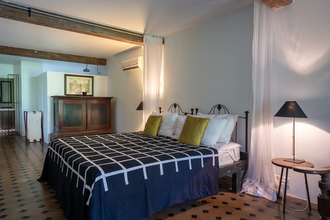 Lunuganga Gate House bedroom interior