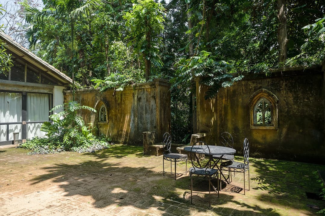 Lunuganga Gallery Studio exterior courtyard