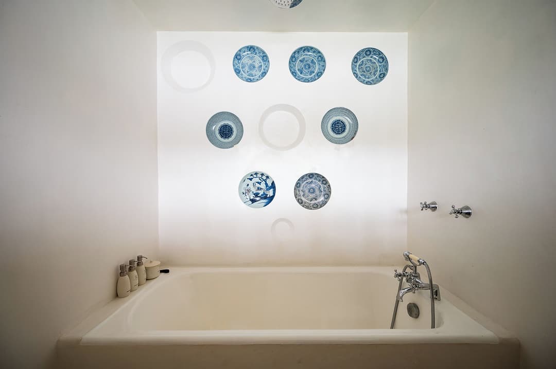 Lunuganga Bentota bathroom tub close detail