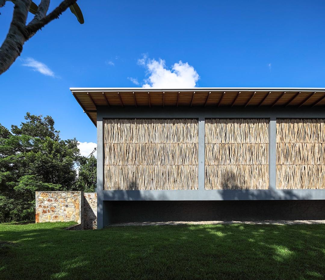 Kurundu House Digana exterior lawn and tree view