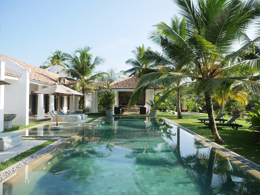 Duwa House Ahangama long pool with loungers view
