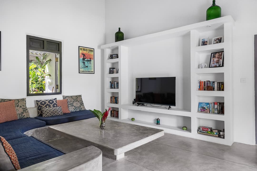 Ahangama TV room with sofa and bookshelf