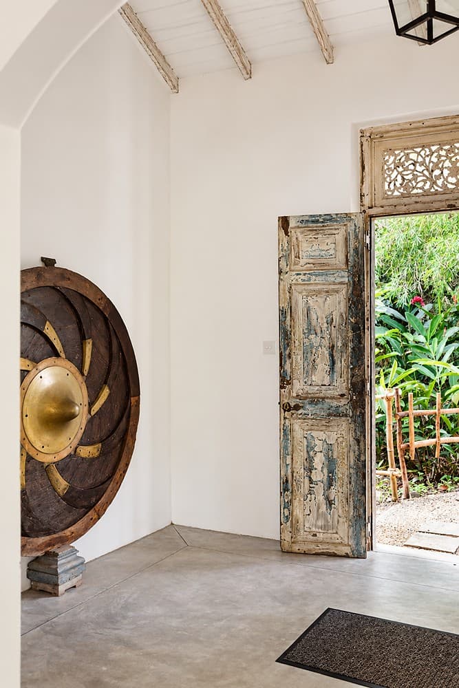 Ahangama corridor with gong and doorway
