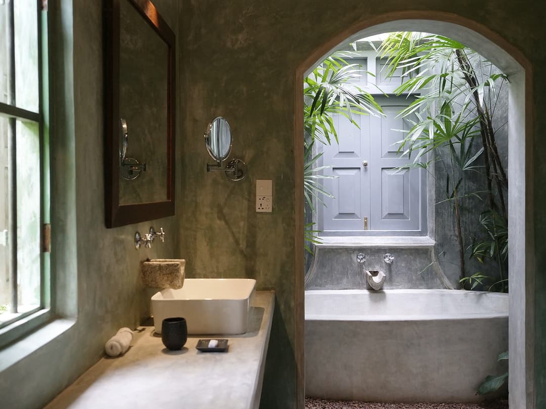 Ahangama bathroom with tub and arch greenery