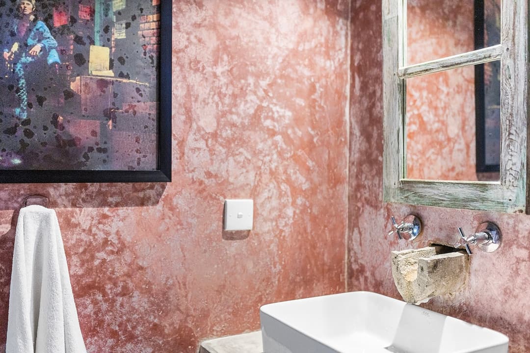 Ahangama bathroom with terracotta walls and tub
