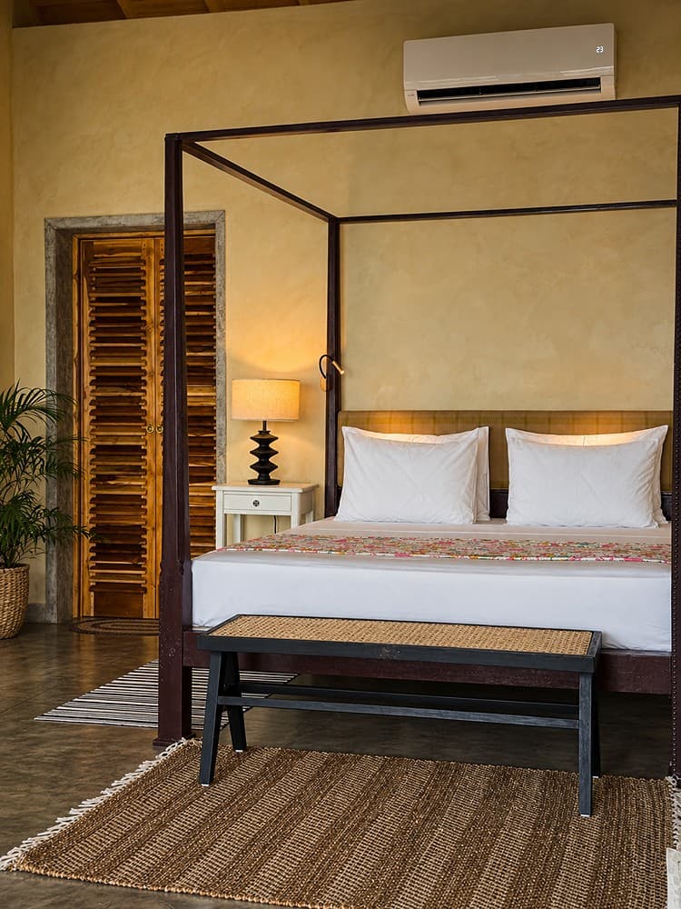 Villa Marisol bedroom four poster bed alternate view