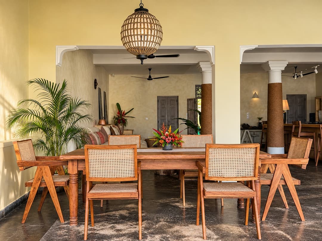 Villa Marisol dining room with columns interior