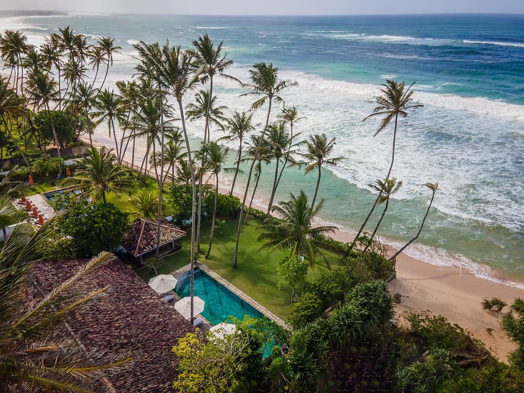 Tide House Habaraduwa pool umbrella and plant view