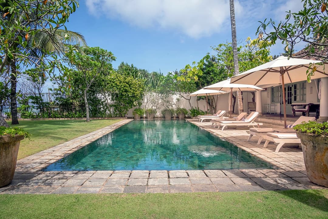 Tide House Habaraduwa pool long view with umbrellas