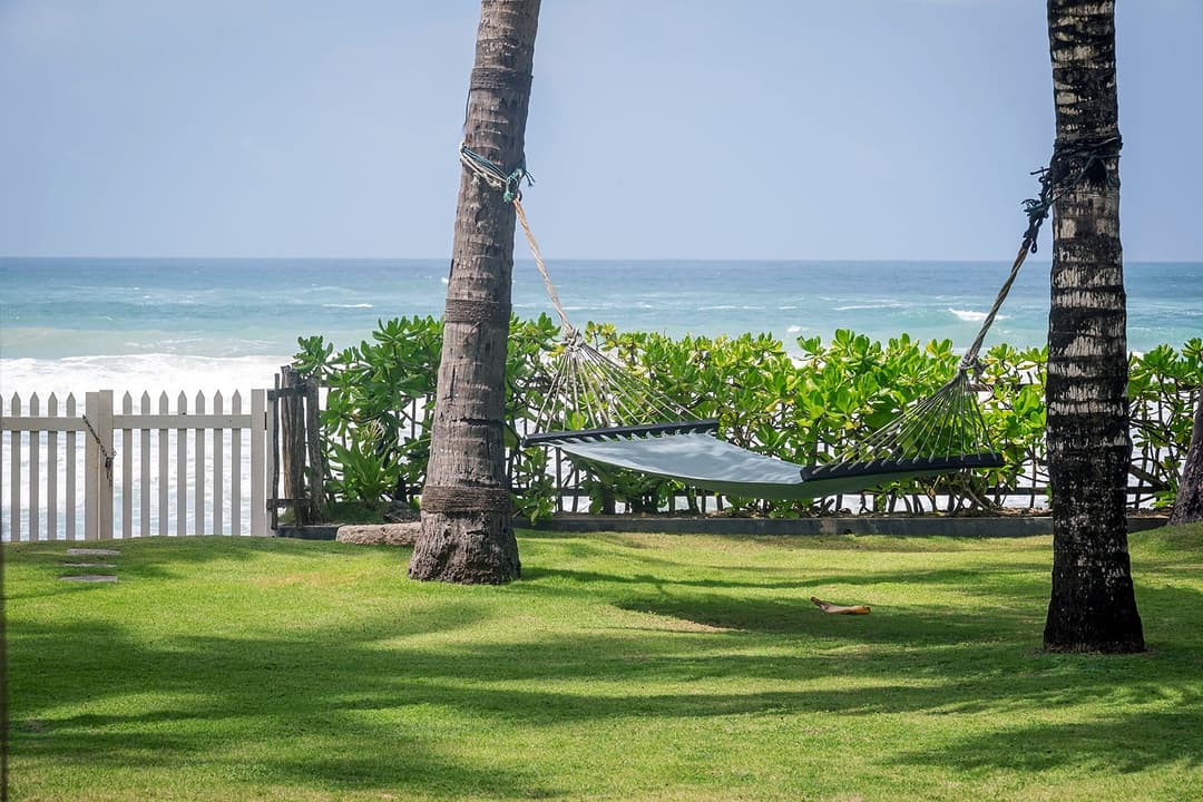 Tide House Habaraduwa garden hammock with beach view