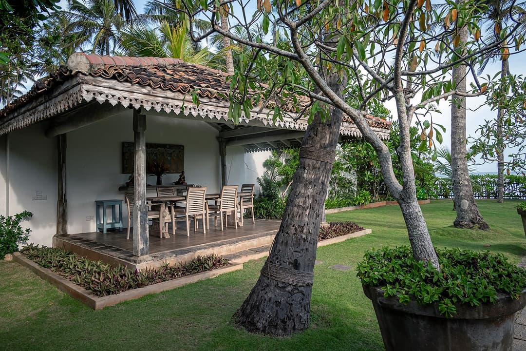 Tide House Habaraduwa exterior garden corner view