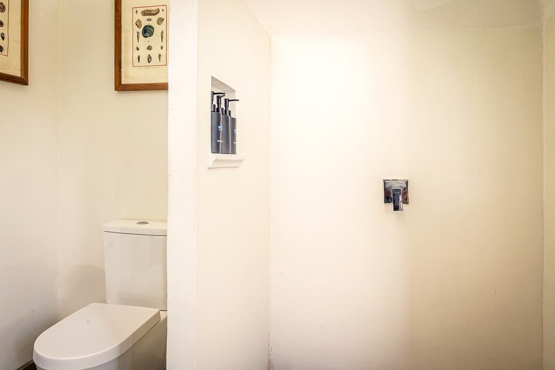 Habaraduwa bathroom minimal toilet interior