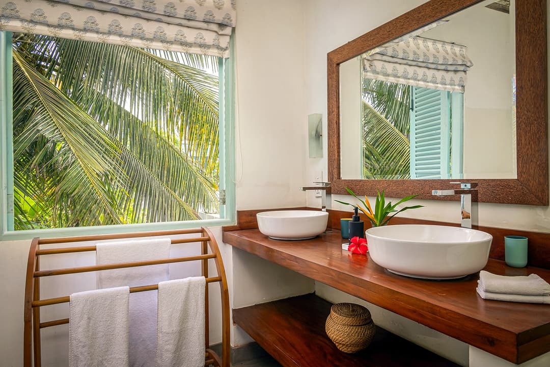 Habaraduwa bathroom with double sink and palm window