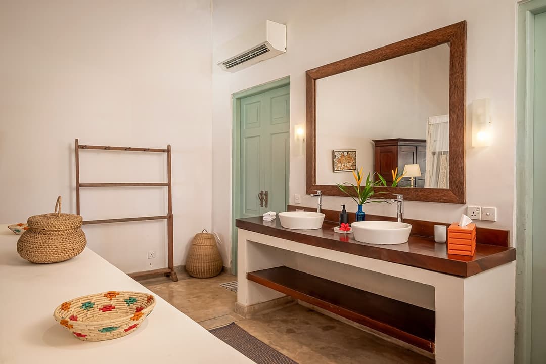 Habaraduwa bathroom with double sink and teal mirror