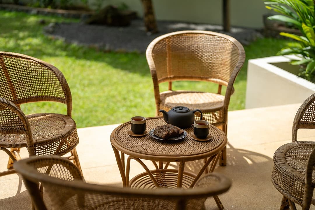 Kanda House Talpe garden dining table exterior