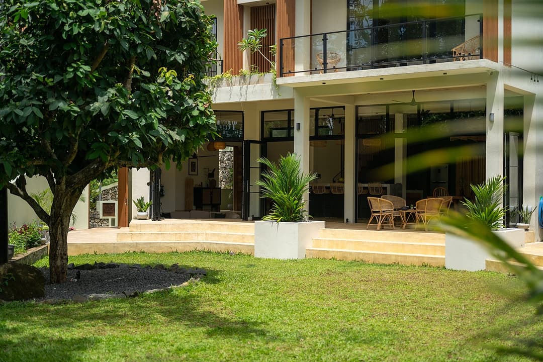 Kanda House Talpe garden tree exterior view