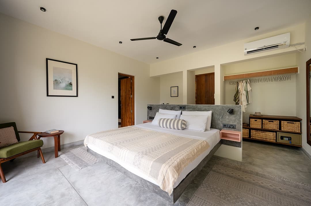 Talpe bedroom bed interior alternate view
