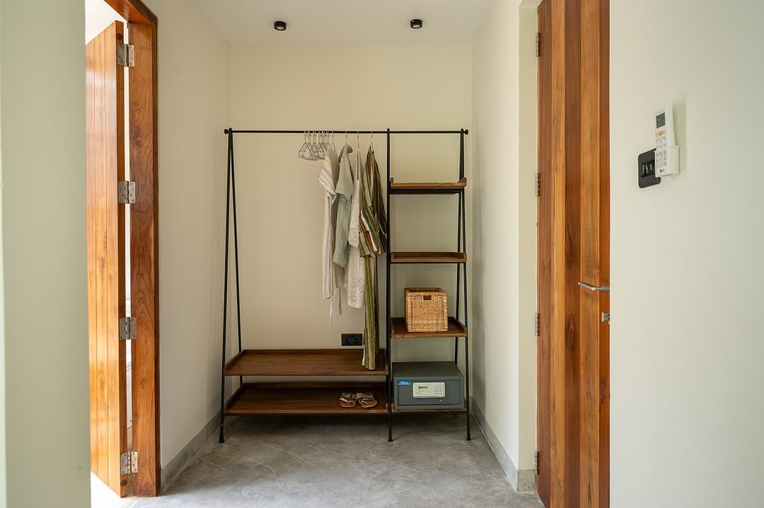 Safety deposit box and clothes hanger