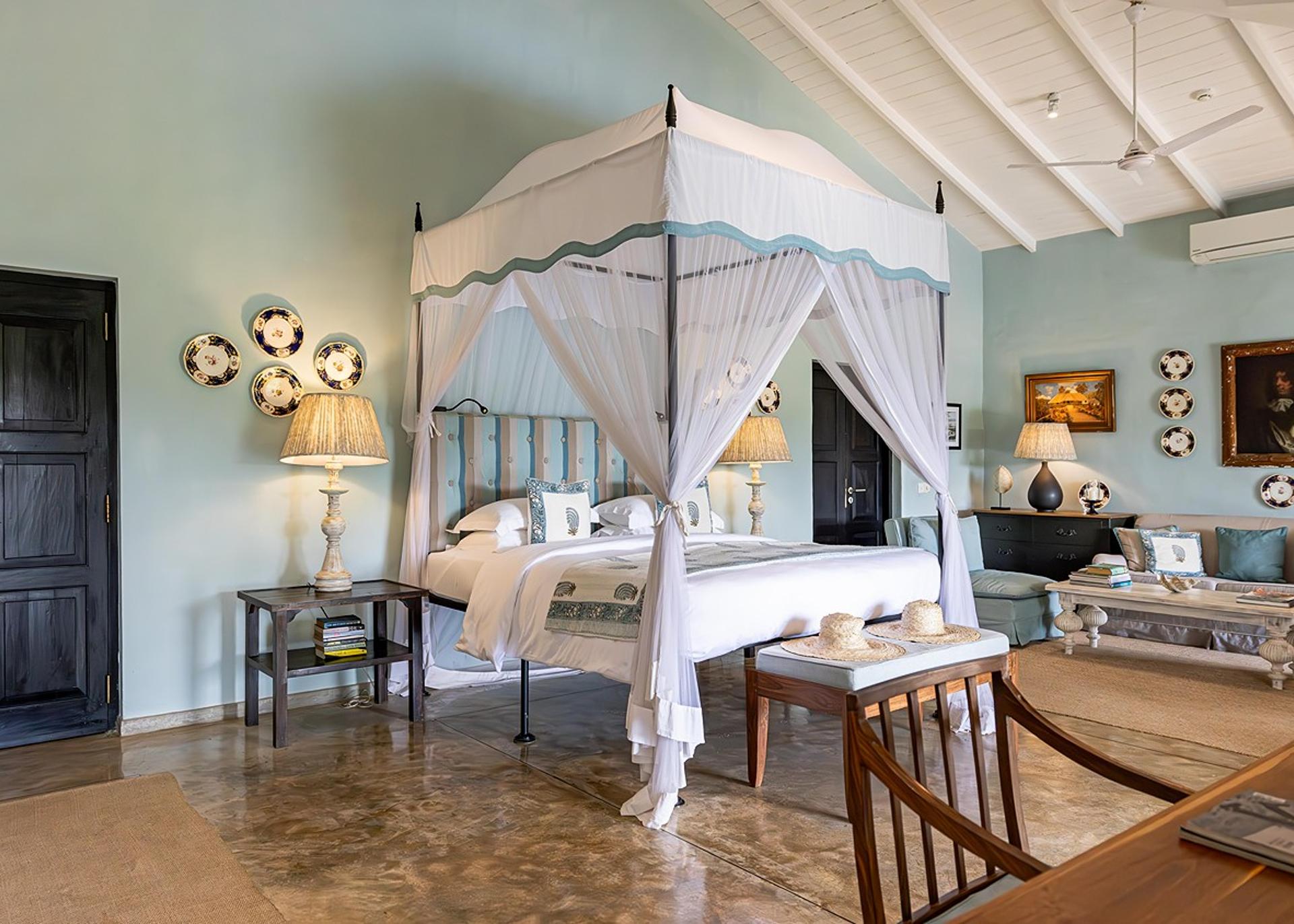 Kahanda Kanda Kadju suite bedroom with private pool view