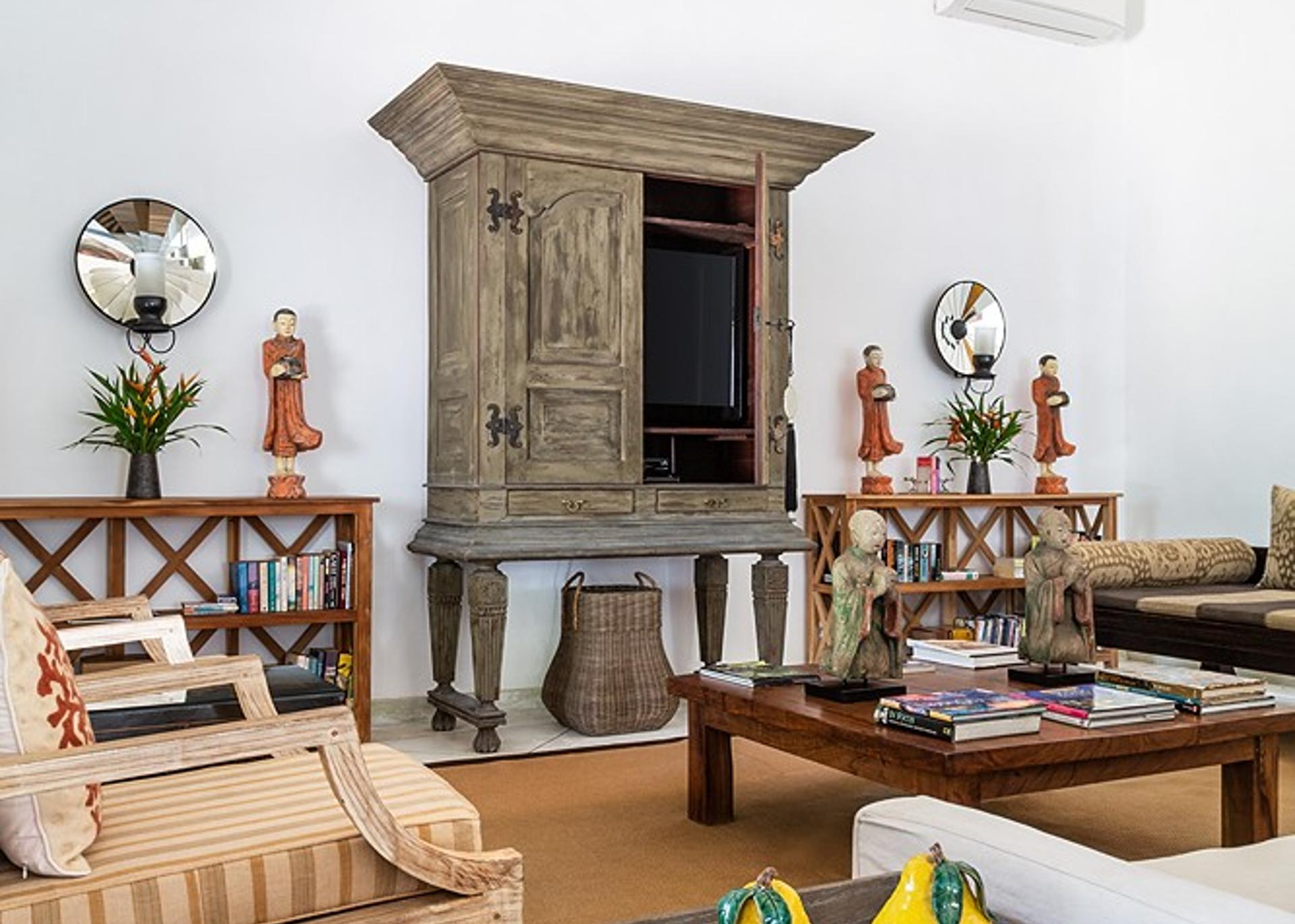 Living room seating area with ocean view at Habaraduwa House, Habaraduwa, Sri Lanka