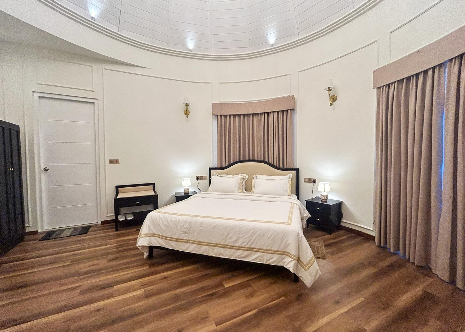 Bedroom dark wood floor king bed, The Mystique Nuwara Eliya