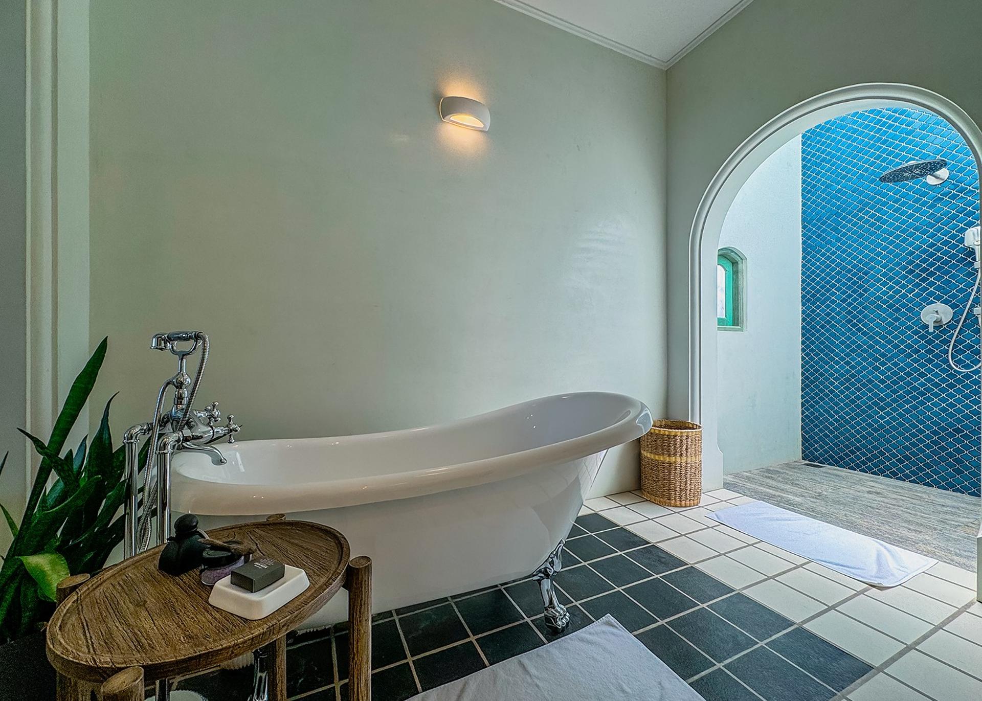 Bathroom bathtub and blue shower tiles, Candella House Talpe