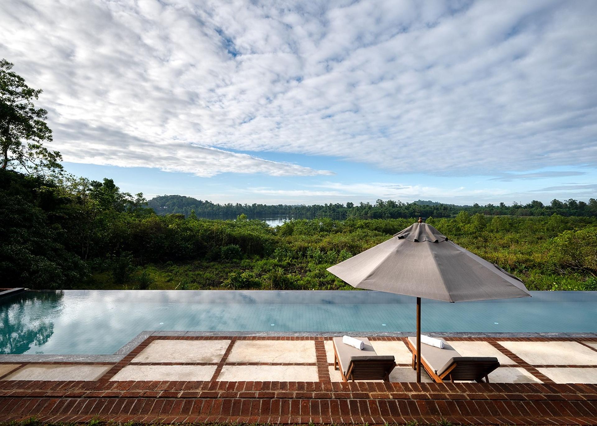 Lunuganga Bentota infinity pool with lake view