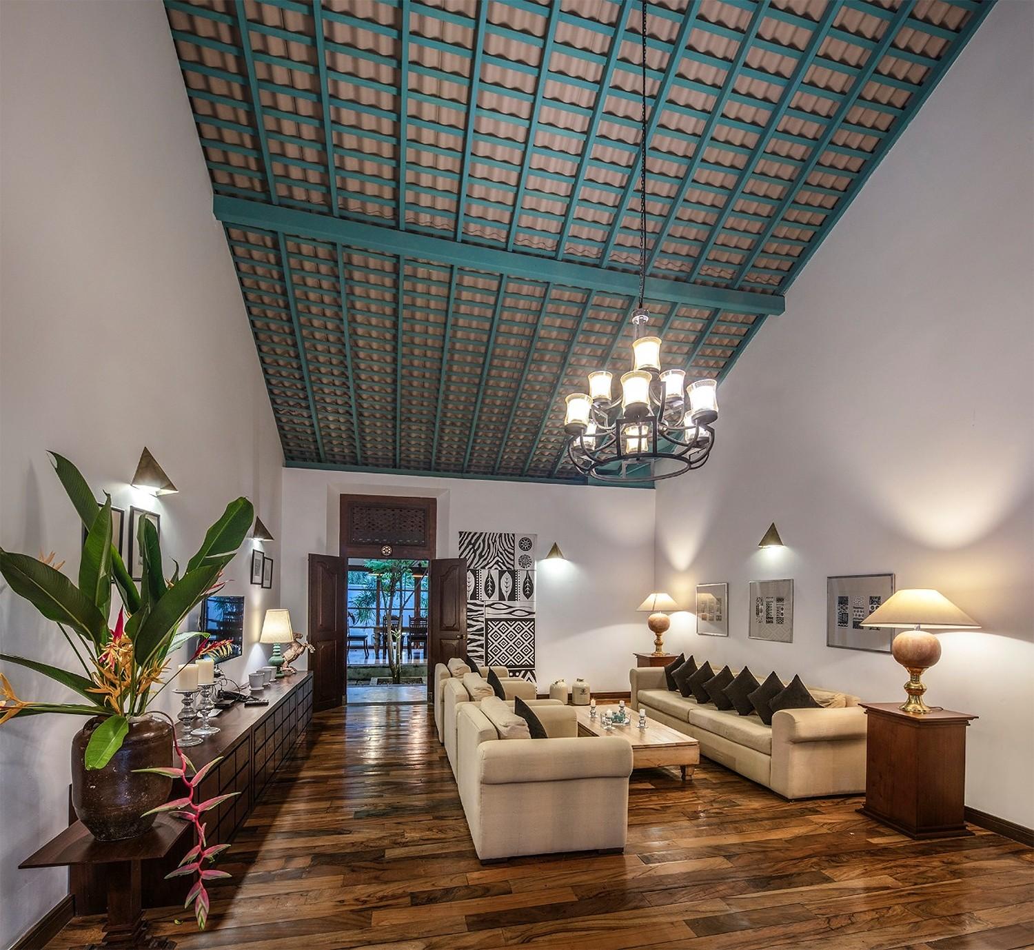 Living room wide with chandelier, Magalla Casa Galle
