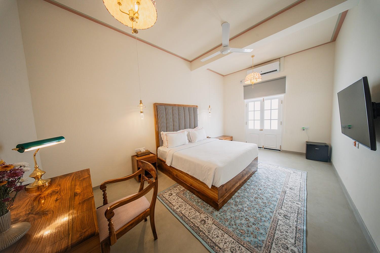 King bed room second angle, Padmaraga Galle Fort
